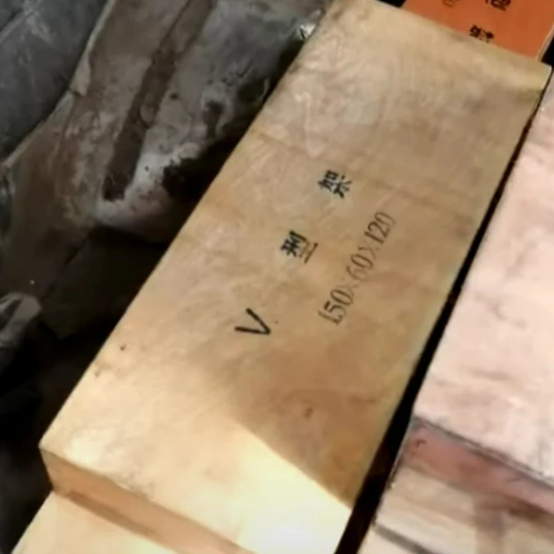 Videyo anbake nan ankadreman mayetik V ki gen fòm ak bwat kare mayetik