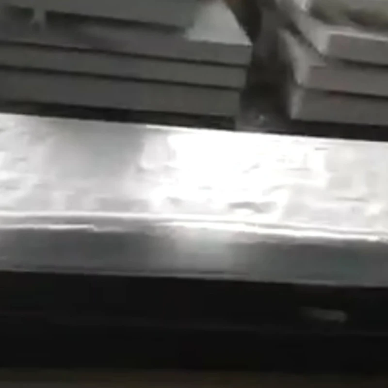 Kat platfòm granit mèt la ap pake ak anbake